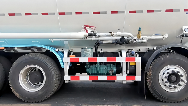 凌宇干混砂浆车